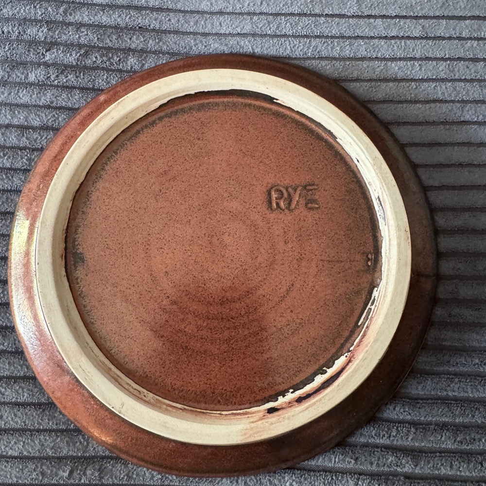 Handcrafted Ceramic Plate and Mug set with Earthy Tones - Picture 4 of 8